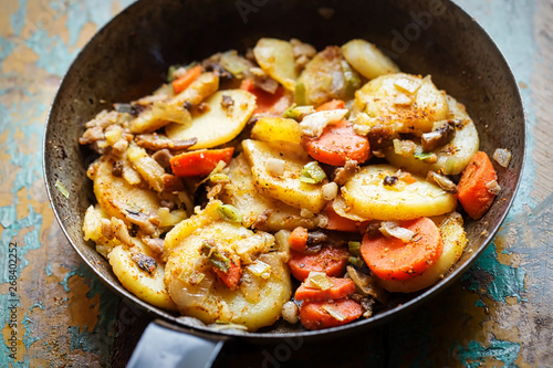 Vegetables with bacon, onion, mushrooms & potatoes 