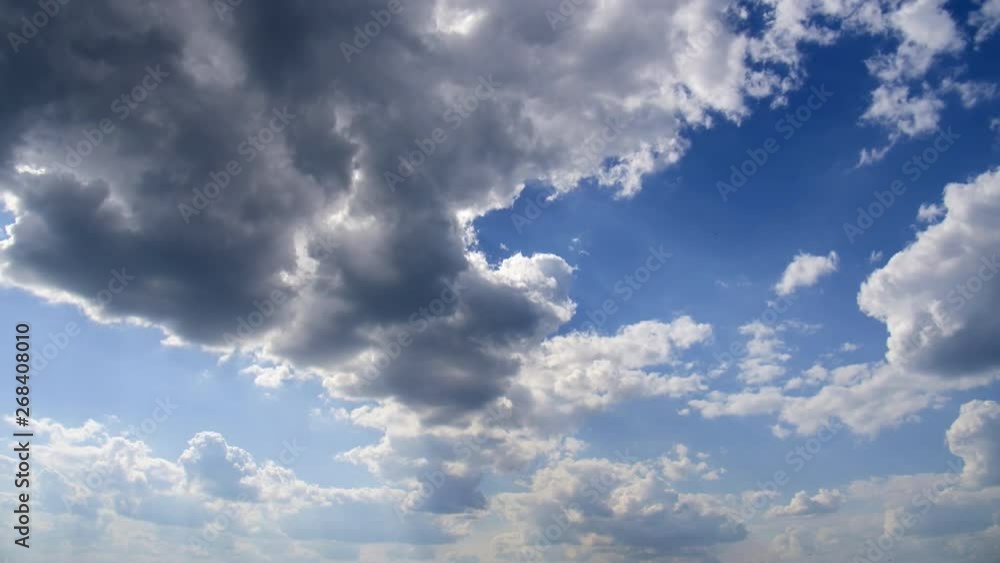 Taymlaps, cumulus clouds against the blue sky. Dense clouds, bright white clouds during the day with significant vertical development. Oblok associated with the development of convection in the lower Taymlaps, cumulus clouds against the blue sky. Dense clouds, bright white clouds during the day with significant vertical development. Oblok associated with the development of convection in the lower