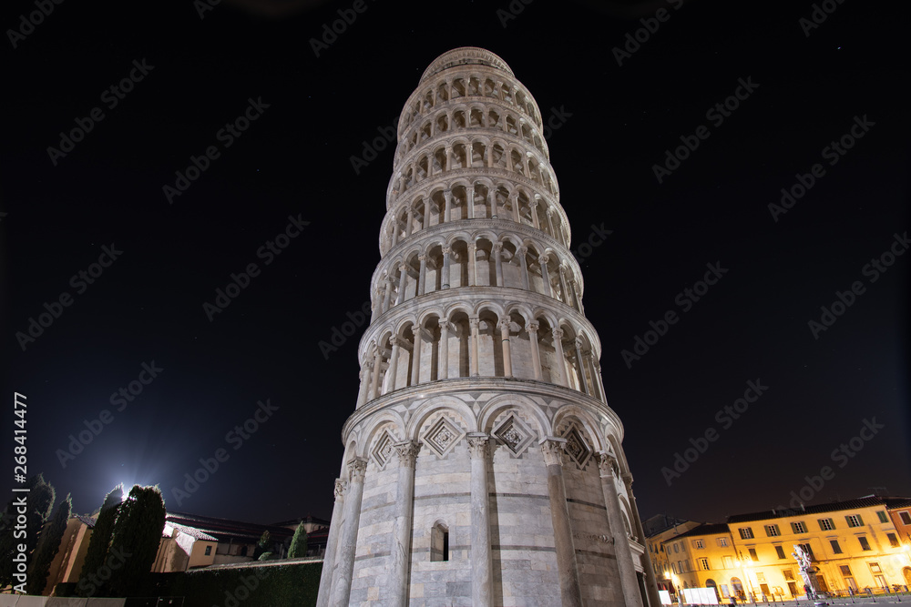 The leaning tower of pisa italy at night