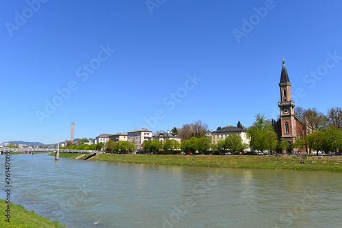 Die Salzach im Stadtzentrum von Salzburg photo