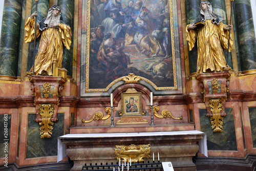 Seitenaltar der Kollegienkirche (Salzburg) photo