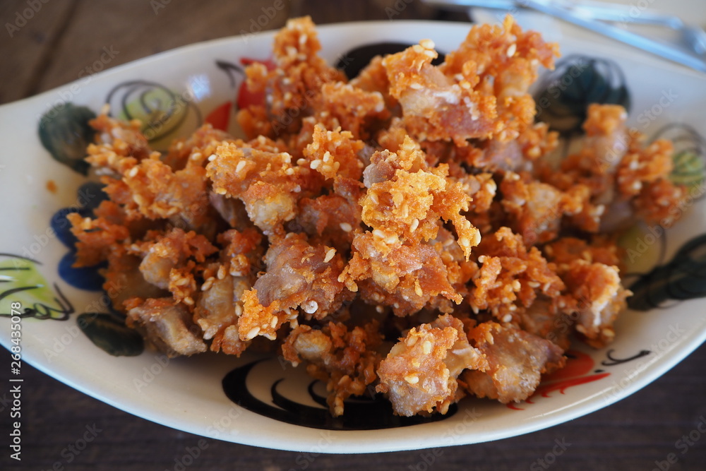 Crispy fried chicken tendon sprinkled with white sesame seeds