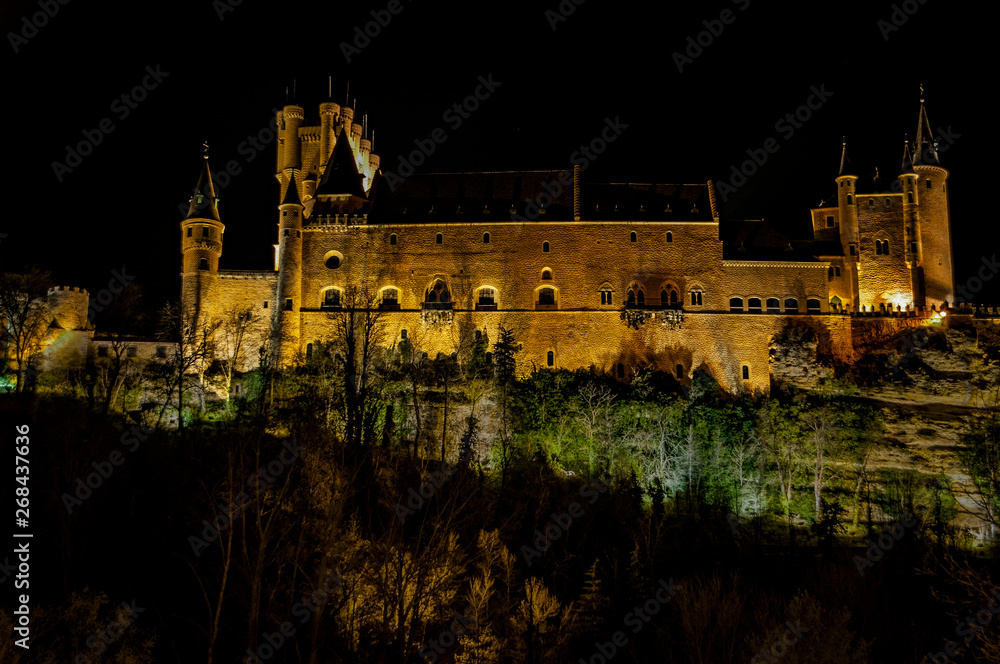 Alcázar de Toledo, imagen nocturna.