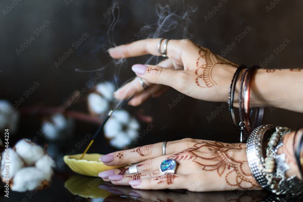 Backhand bracelet mehndi design | Latest mehndi designs, Mehndi designs for  hands, Mehndi designs for fingers