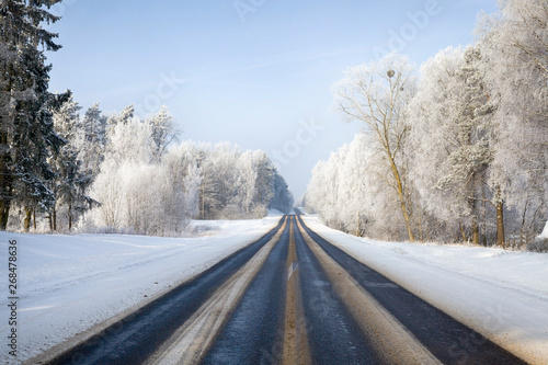 Dangerous winter road. © rsooll