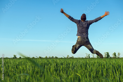 Wallpaper Mural happy farmer enjoys harvest / good harvest gives good emotions Torontodigital.ca