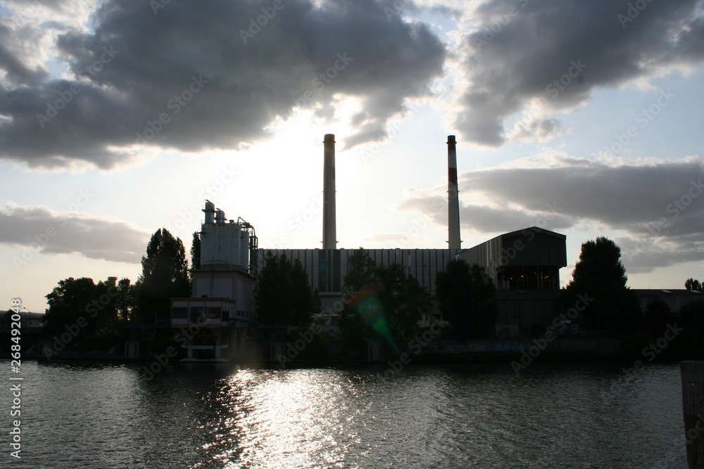 Silhouette d'unitive bords de Seine
