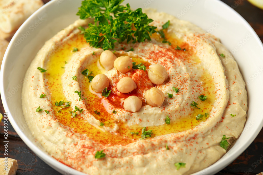 Hummus with olive oil, paprika, lemon and pita bread