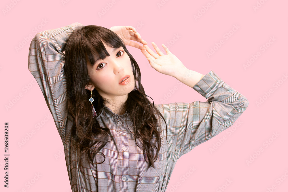 伸びする女性 伸びする女性