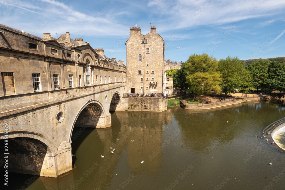 Pulteney Bridge and Weir on the River Avon in the historic city of Bath in Somerset, England .