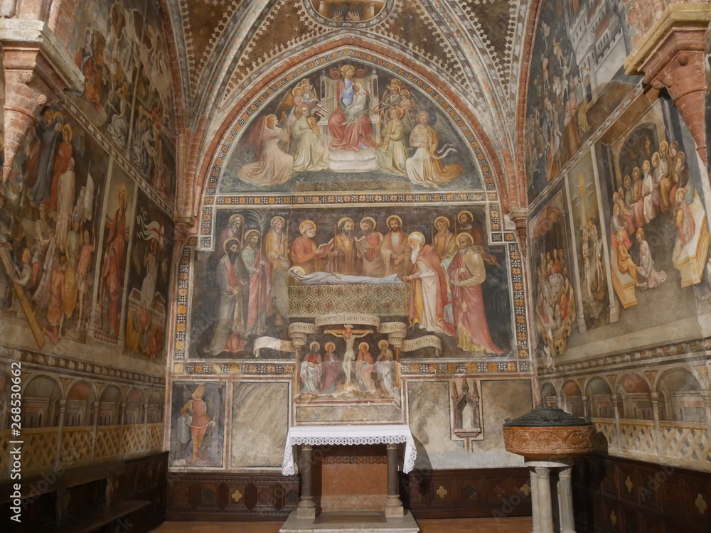 Obraz premium Collegiata church of St Mary in Castell'Arquato. The interior has sculpted capitals, sculptures, baptismal pieve and frescoes. 