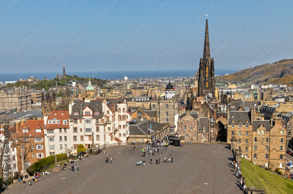Obraz premium View over the Esplanade and the Hub in Edinburgh Scotland