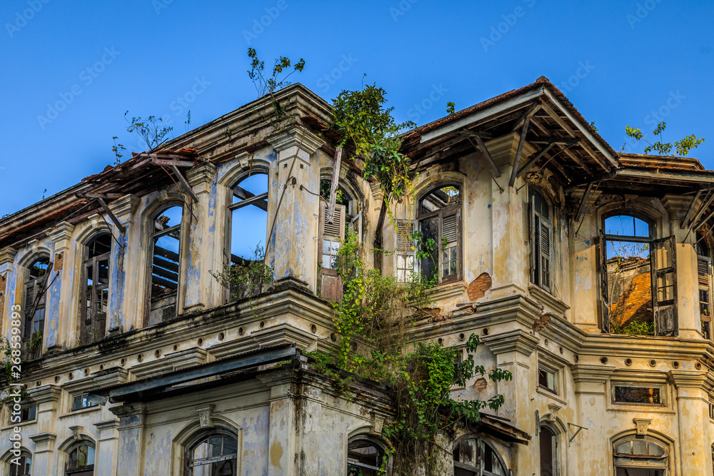 Fototapeta premium Altes verlassenes Haus, Lost Place, in George Town Penang