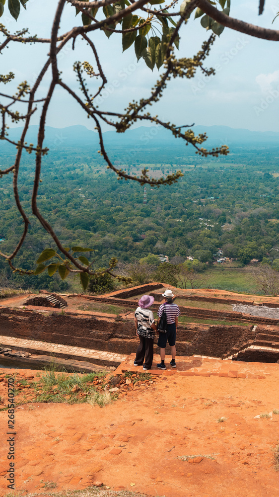 Φωτογραφία Senior old couple travellers overlooking the landscape on top of Sigiriya Lion's