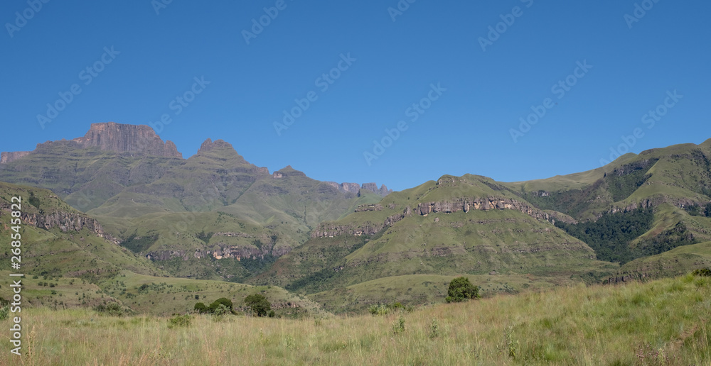 Fototapeta premium Champagne Castle, Cathkin Peak and Monk's Cowl: peaks near Winterton forming part of the central Drakensberg mountain range, Kwazulu Natal, South Africa.