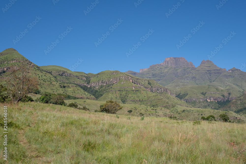 Champagne Castle, Cathkin Peak and Monk's Cowl: peaks near Winterton forming part of the central Drakensberg mountain range, Kwazulu Natal, South Africa.