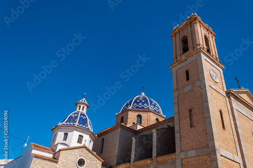 The Virgin of the Consul, this is the main church of Altea, is the best known of the Costa Blanca for its two domes of blue enamelled ceramic tiles, emblem of Altea known as 