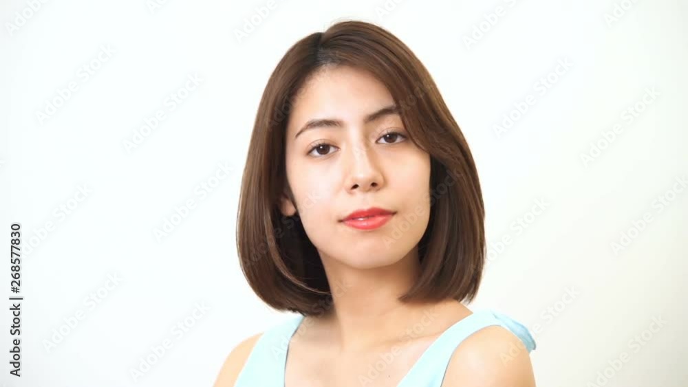 女性 視線 仕草 女性 視線 仕草