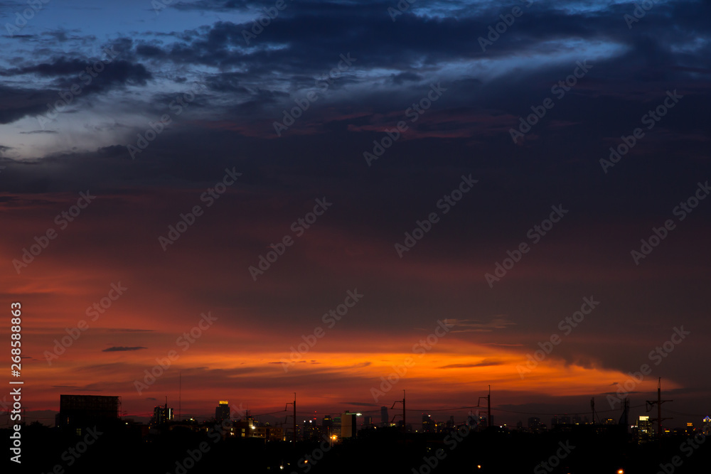 Fototapeta premium The light from the falling sun and clouds