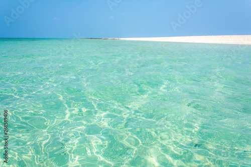 久米島・はての浜 美しい海と砂浜と青空