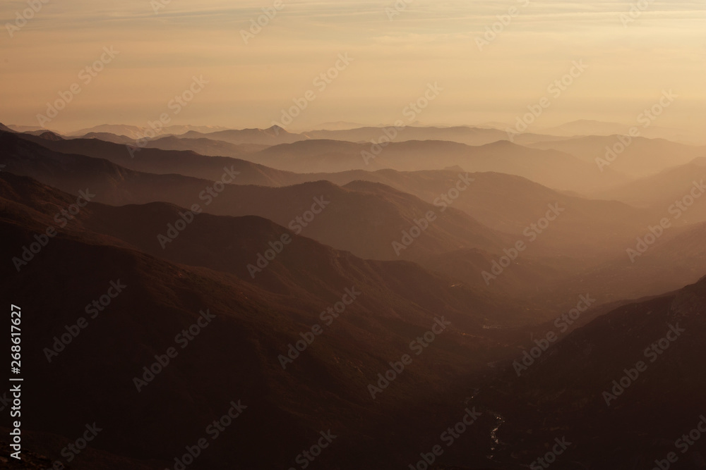 Fototapeta premium sunset on the Moro rock in Sequoia national park