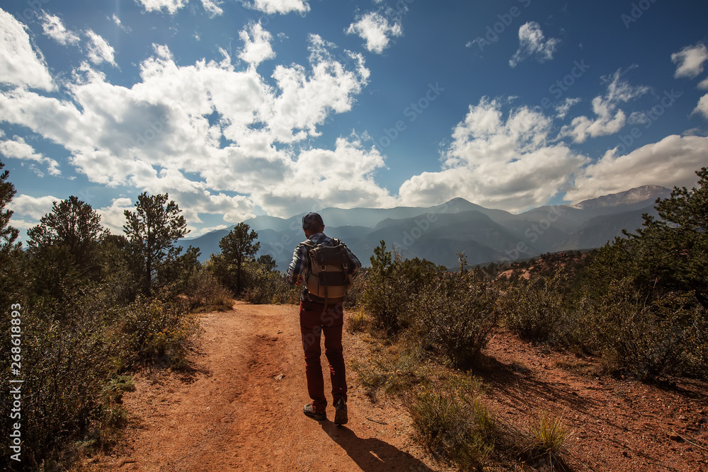 Hiker travels to America in the autumn