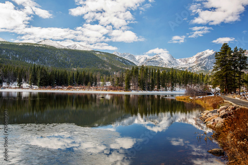 Fototapeta Naklejka Na Ścianę i Meble -  Lake in Colorado Rocky Mountains