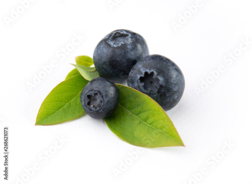 Owoce borówki z liśćmi blueberry