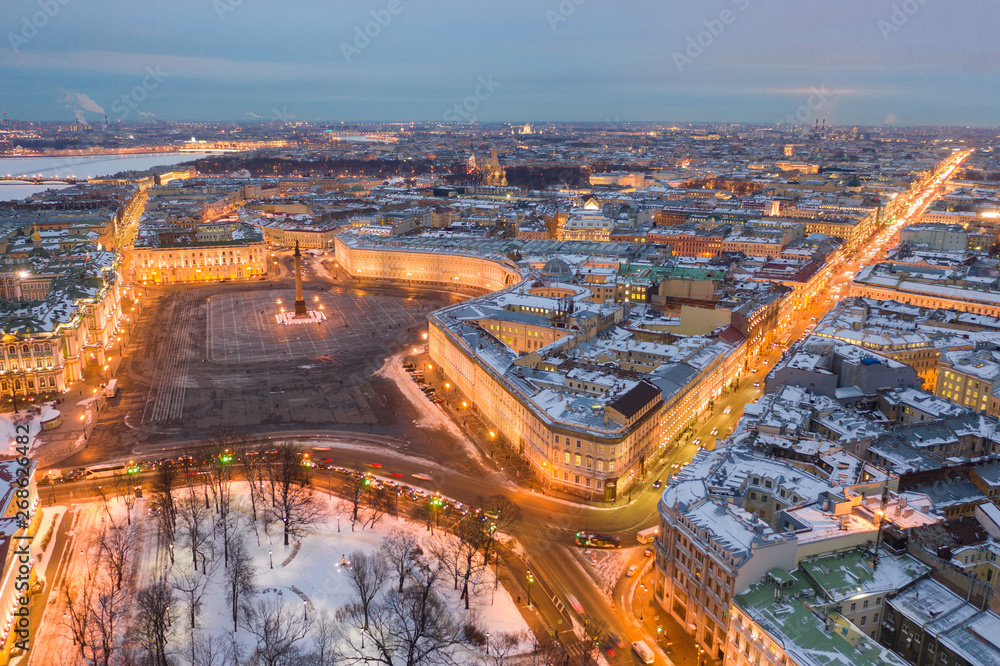 Obraz premium Aerial view of Palace Square and Alexander Column, the Winter Palace, the Hermitage, little people walks