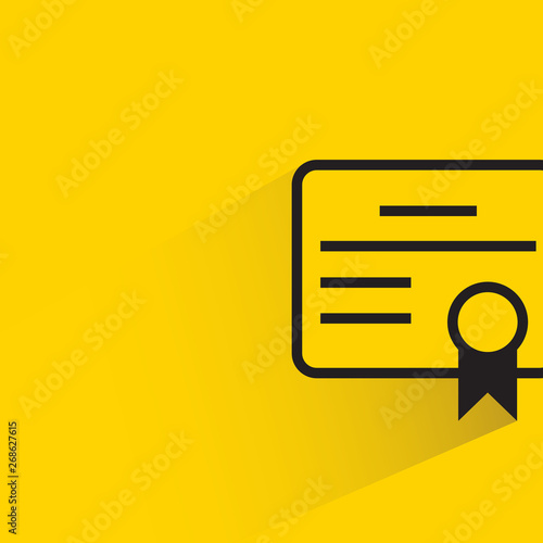 Foto certificate document in yellow background