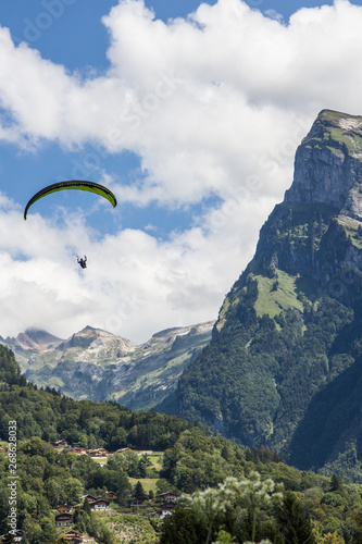 Paragliding in Samoens