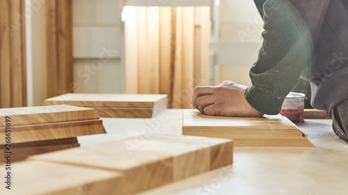 Foto Cropped image of the production process at the workstation