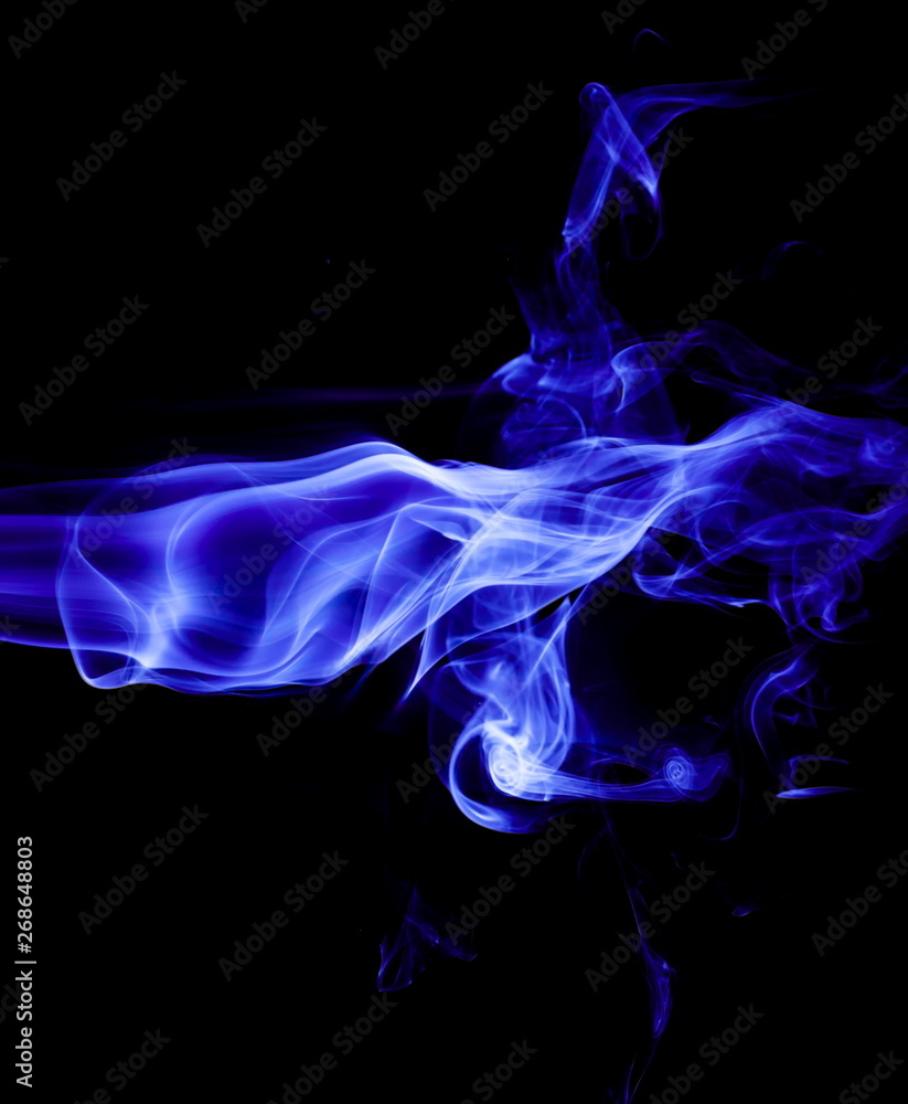 Obraz premium Blue smoke on black background