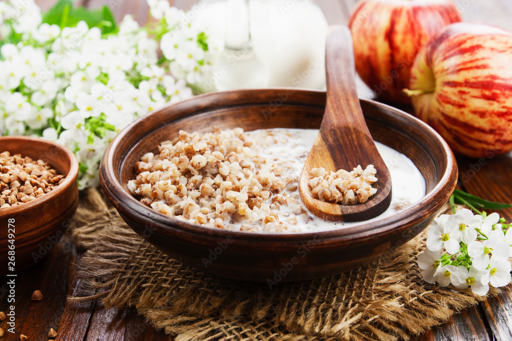 Buckwheat porridge with milk i