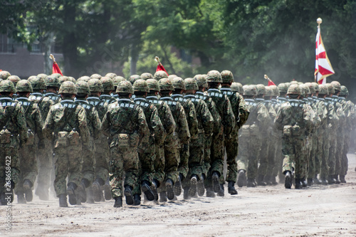 Obraz na płótnie 整列する自衛官