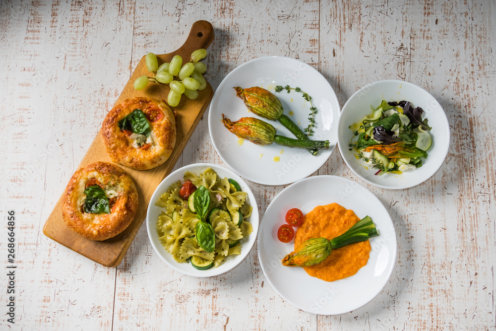 ズッキーニ Healthy dishes of healthy vegetables zucchini ズッキーニ Healthy dishes of healthy vegetables zucchini