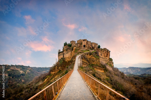 Civita di Bagnoregio, Viterbo, Lazio, Italy: picturesque landscape at dawn of the ancient village shrouded in fog on the steep tuff hill - Immagine