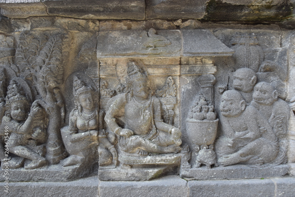 Reliefs am fast 1200 Jahre alten Prambanan Tempel auf Java Reliefs am fast 1200 Jahre alten Prambanan Tempel auf Java