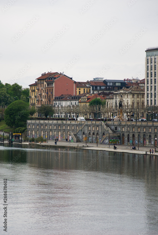 Fototapeta premium lungo fiume Po a Torino