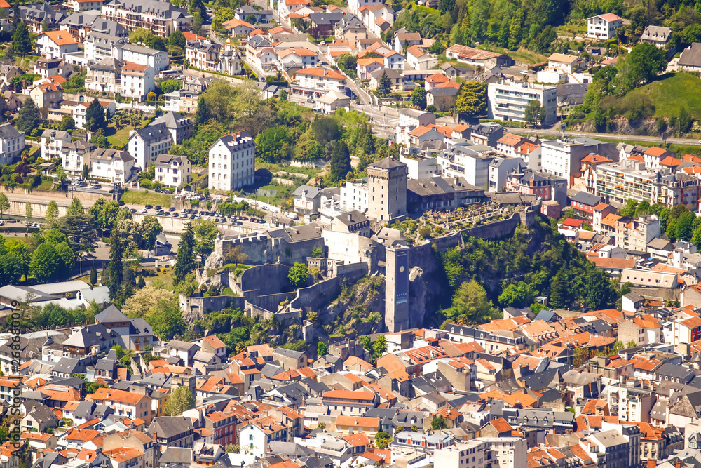 Château Fort de Lourdes et ville Château Fort de Lourdes et ville