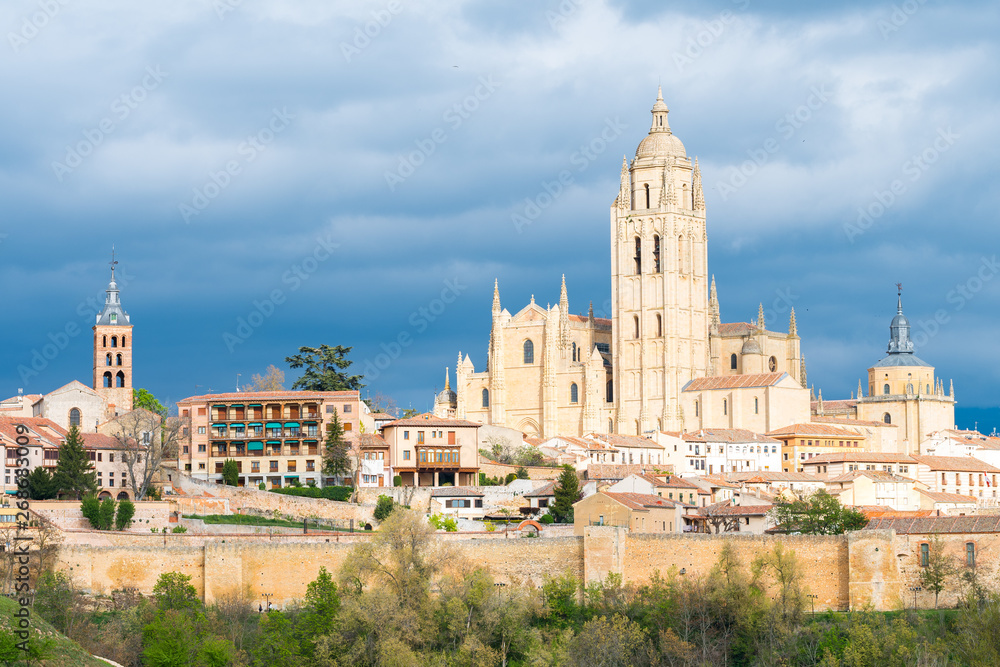 Fototapeta premium amazing view of alcazar royal castle of segovia, Spain