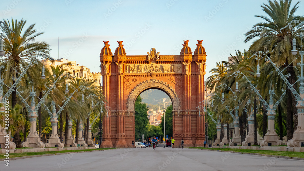 Fototapeta Łuk Triumfalny to łuk triumfalny w Barcelonie w Katalonii w Hiszpanii