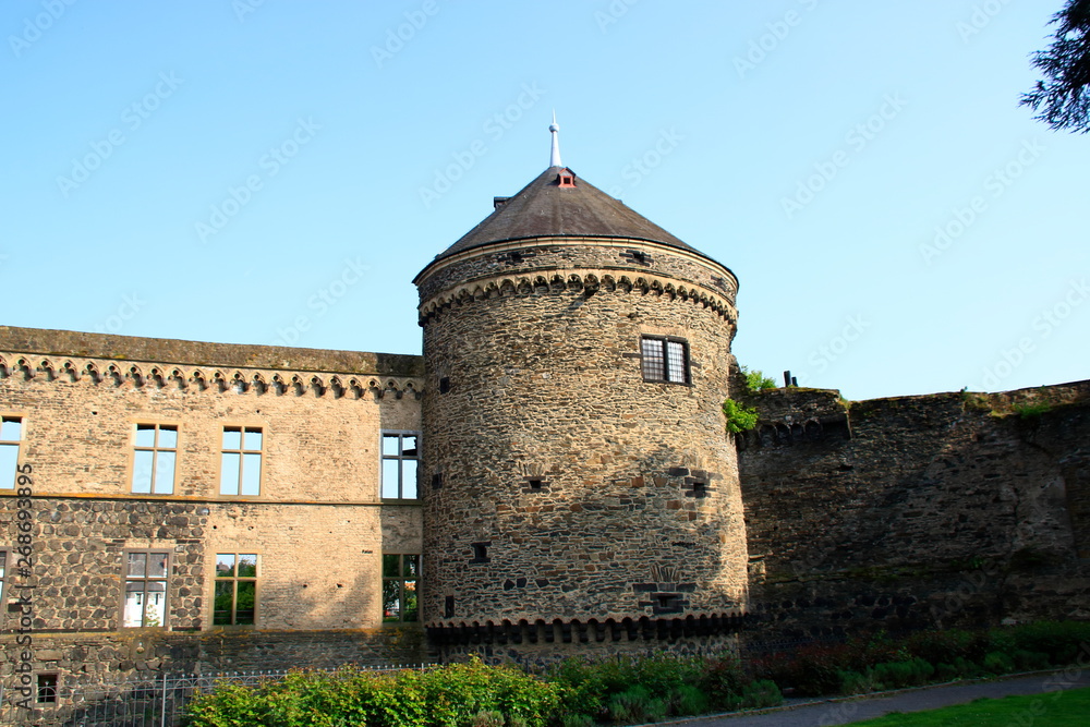Runder Turm in der Stadtmauer von Andernach am Rhein