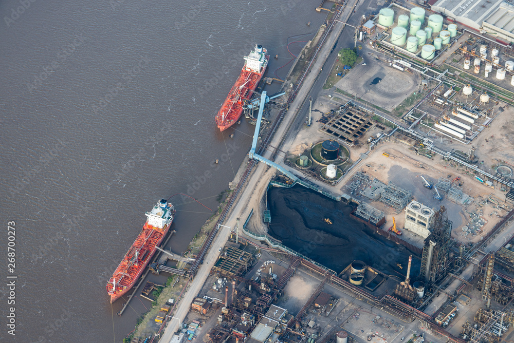 Ταπετσαρία Aerial image of ships loading at the Esso Axion and Puerto DEPSA in the port of