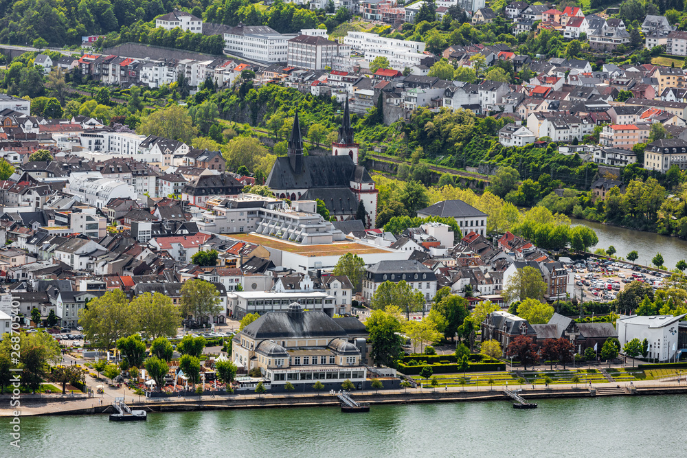 Blick auf Bingen am Rhein mit der Basilika St. Martin mit der Nahe im UNESCO-Welterbe Oberes Mittelrheintal