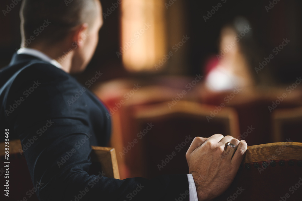 Obraz premium Groom and his wedding ring