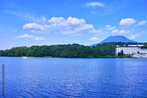 初夏の北海道阿寒湖の風景