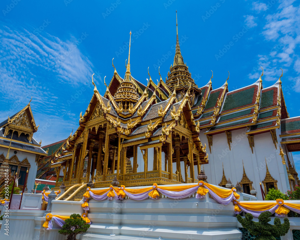 Fototapeta premium Grand palace and Wat phra keaw in Bangkok, Thailand, May 2019