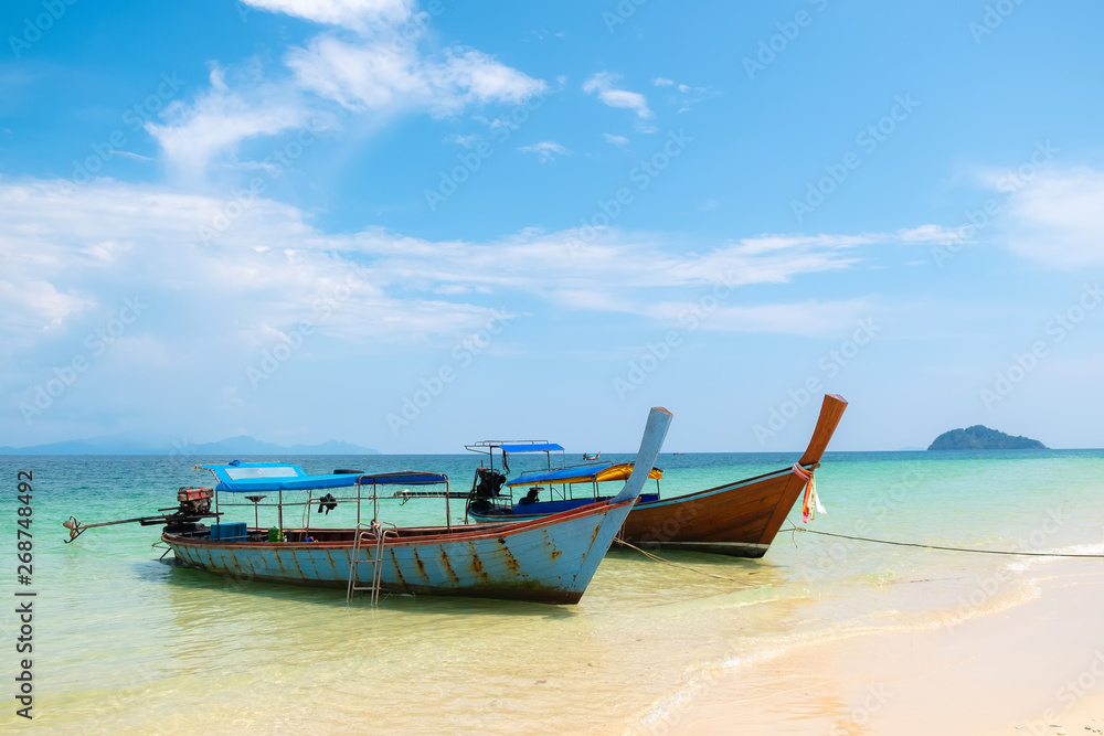 Boat trips along the beach, sea, sky, sunlight, beautiful Thailand