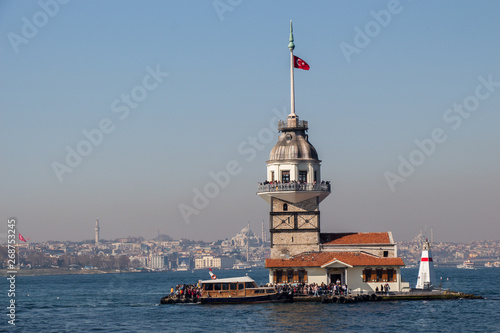 Canvas Print Maidens Tower located in Istanbul